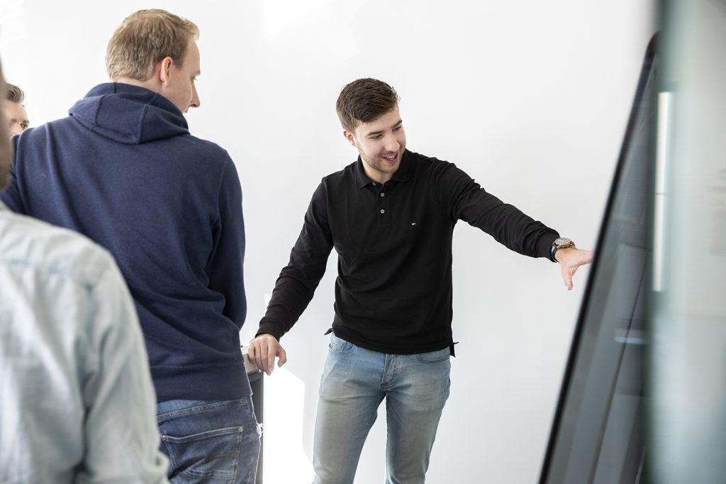 heeyoo Zoetermeer aanwijzen bord it implementatie voorbereiden