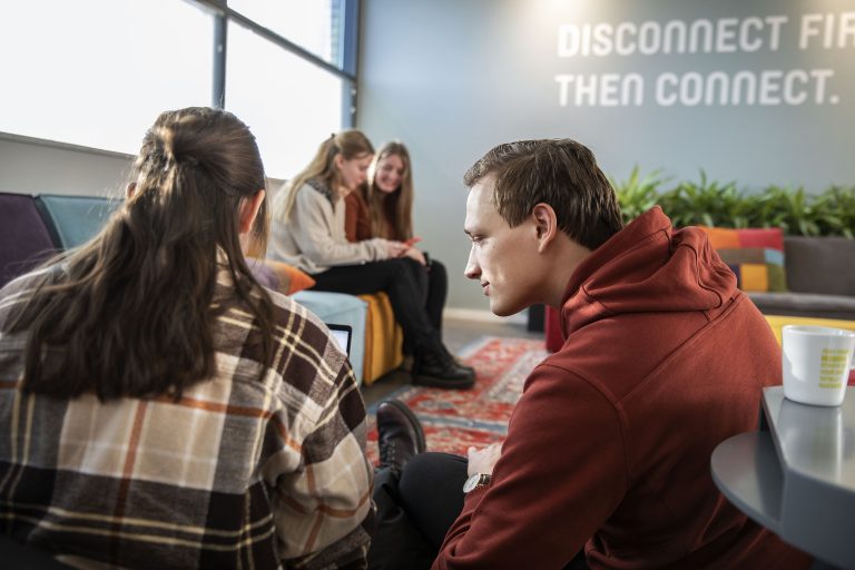 Heeyoo zoetermeer collega's werk zitten