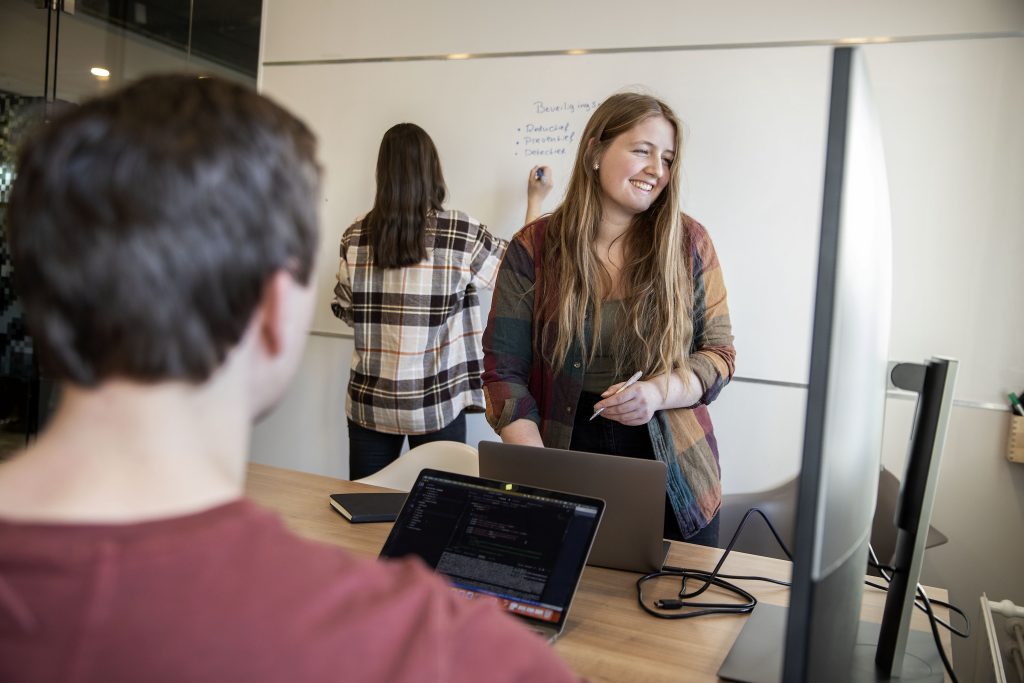 Heeyoo zoetermeer overleg collega's schrijven software test-experts