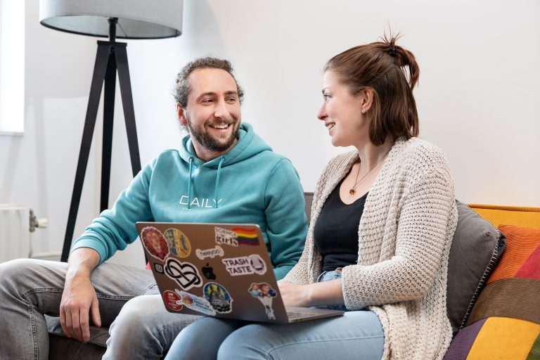 Heeyoo zoetermeer laptop op schoot overleg it oplossingen